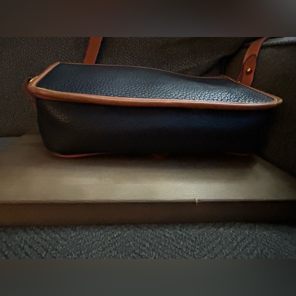 Beautiful vintage Dooney & Bourke shoulder bag/crossbody in navy blue AWL. - Picture 4 of 16